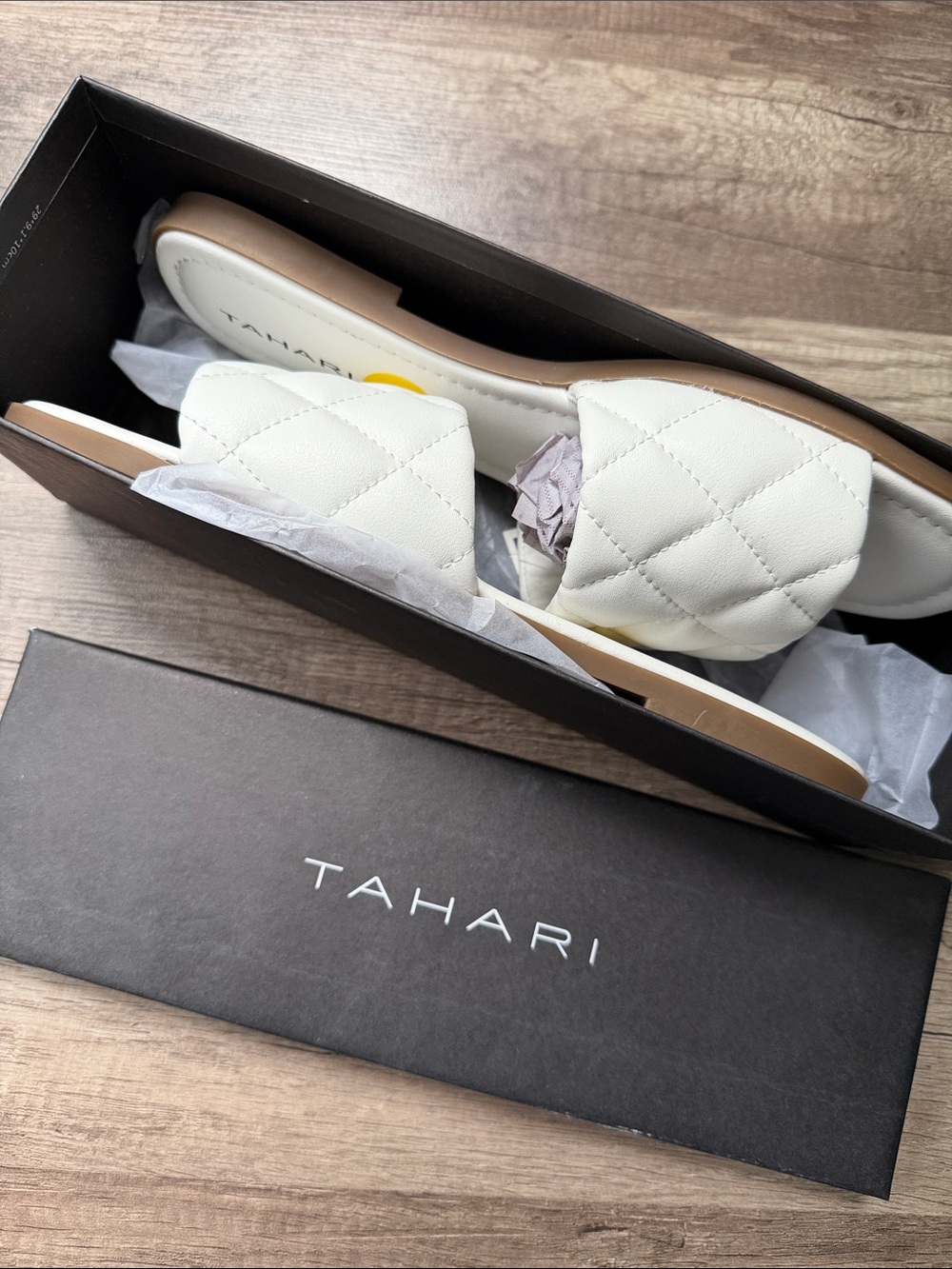 NWT Tahari White Quilted Sandals